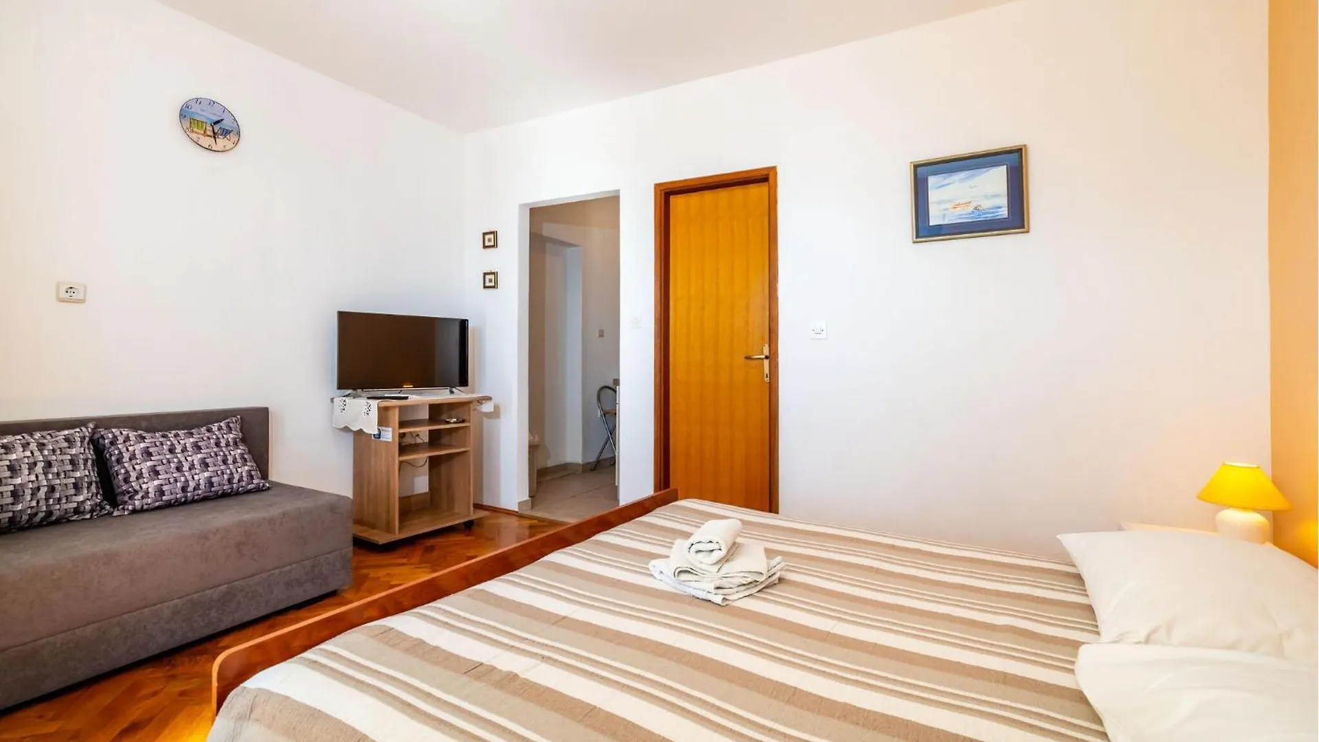 Stunning Apartment In Maslenica With Kitchen 0*,