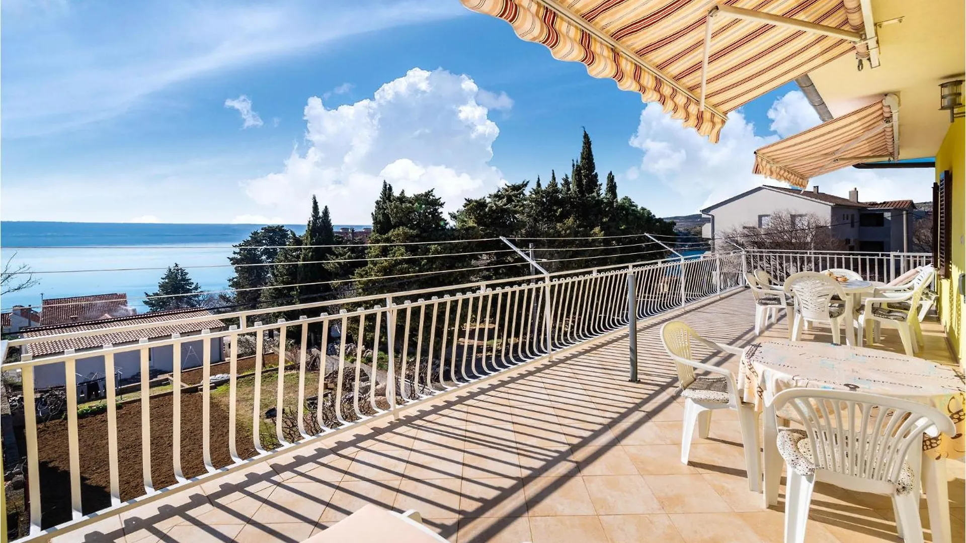 Stunning Apartment In Maslenica With Kitchen 0*,